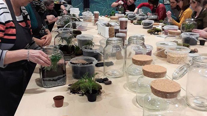 L’atelier terrarium a du succès. Il fait partie des animations prisées pour transmettre la passion du végétal. ©LGPépinière 